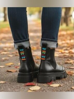 New Farm Rio Lug Sole Chelsea Boots – Black – Size 8.5 (Beaded)